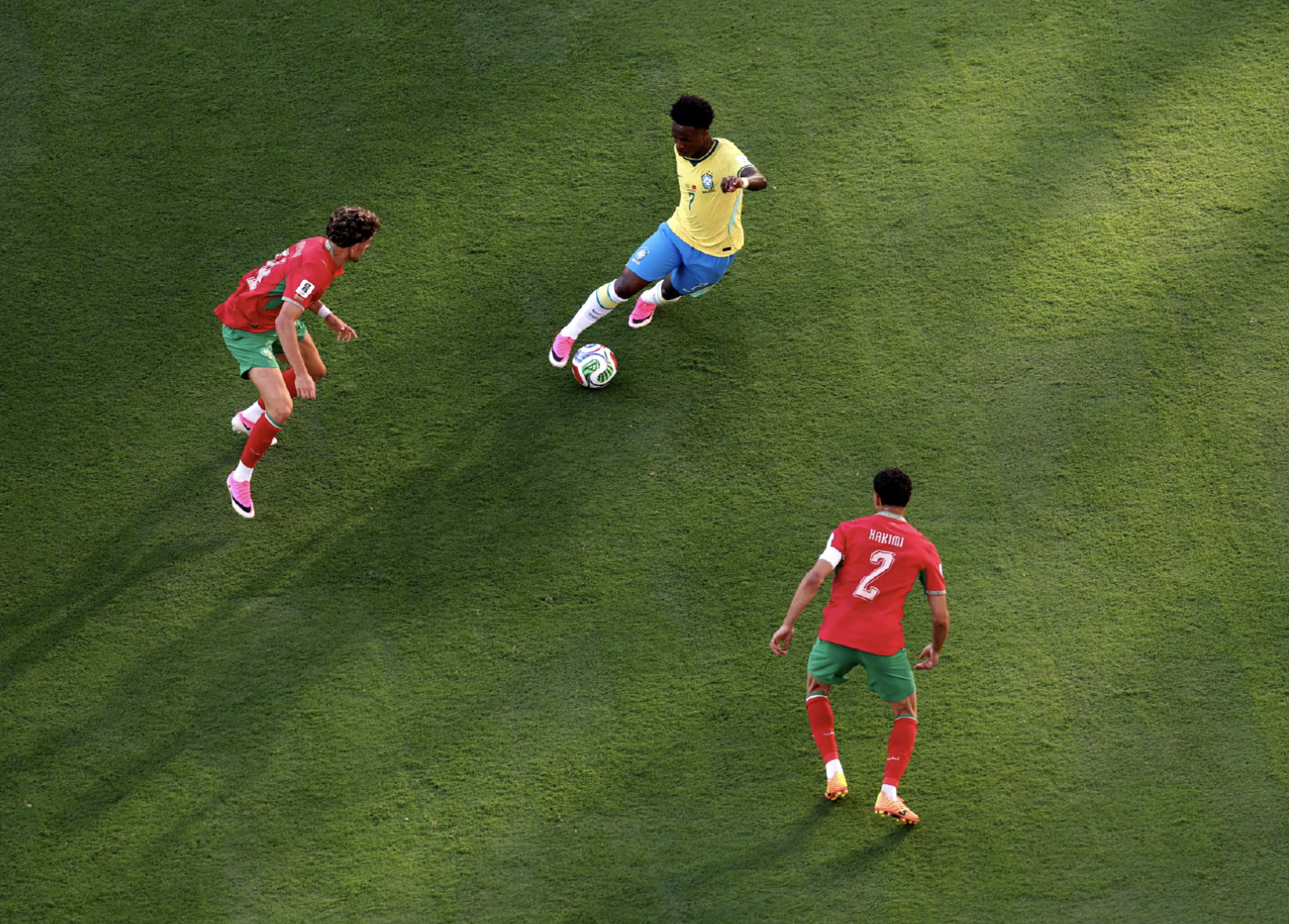 罗马不慌不忙，佩莱格里尼和迪巴拉都留下，德罗西又一次伸出援手