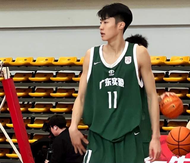 曼城1亿欧天价签约18岁摩洛哥中场布瓦迪